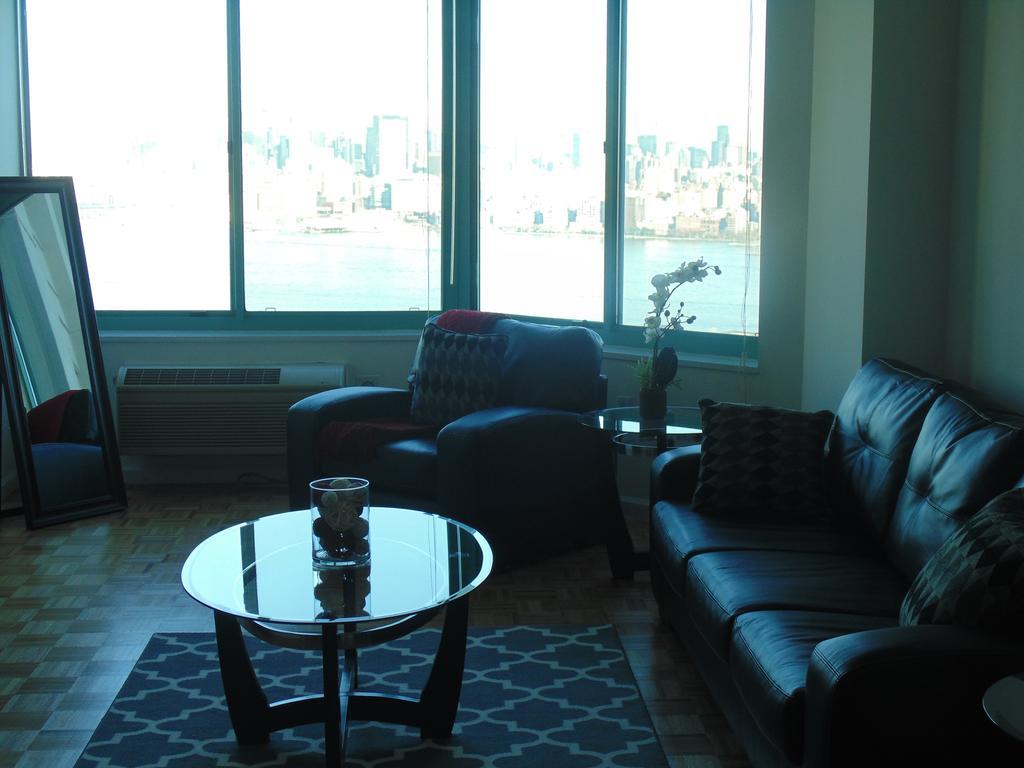 Cesar Suites At River Court Jersey City Room photo