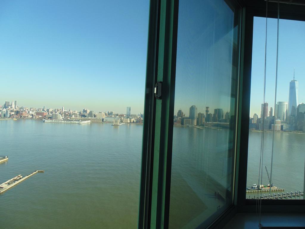 Cesar Suites At River Court Jersey City Room photo