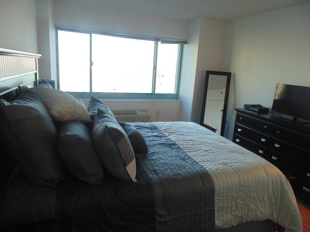 Cesar Suites At River Court Jersey City Room photo