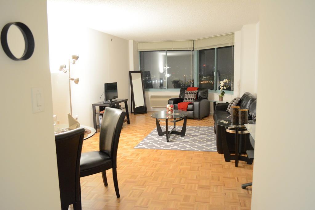 Cesar Suites At River Court Jersey City Room photo