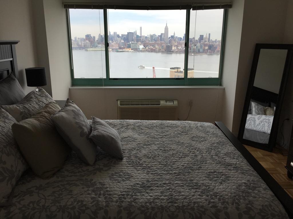 Cesar Suites At River Court Jersey City Room photo