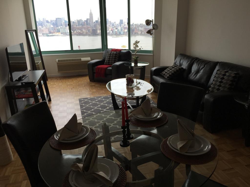 Cesar Suites At River Court Jersey City Room photo