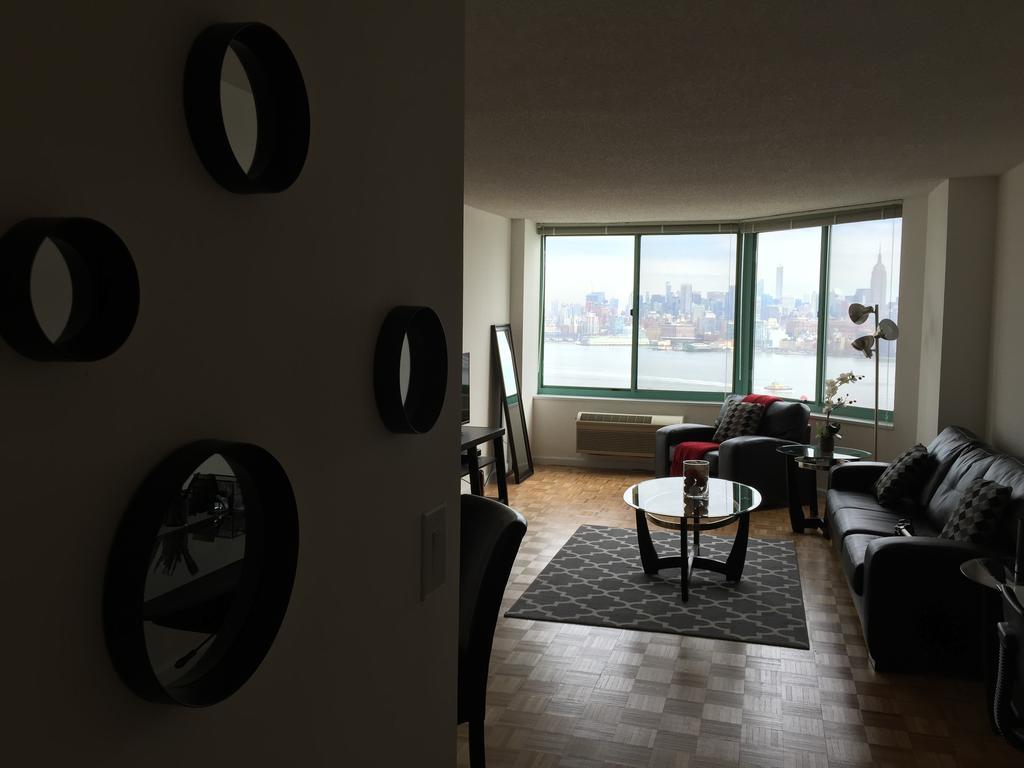 Cesar Suites At River Court Jersey City Room photo