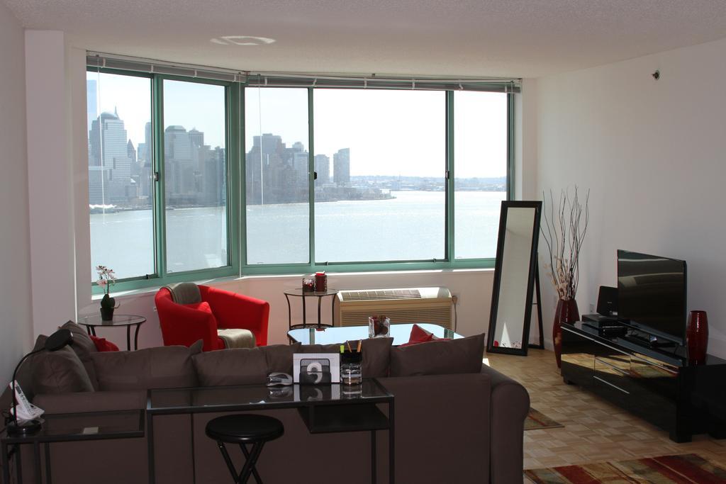 Cesar Suites At River Court Jersey City Room photo