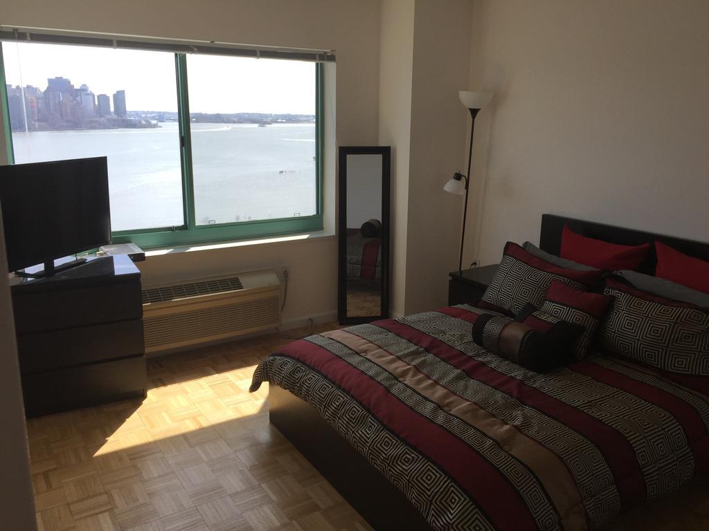 Cesar Suites At River Court Jersey City Room photo